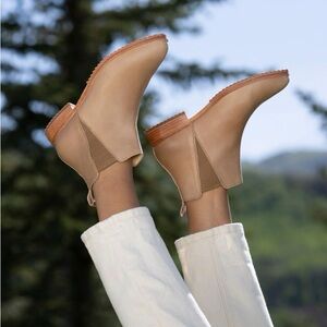 Eva Everyday Chelsea Boot NWY 6.5